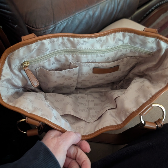 Michael Kors Woven Beige and Brown Shoulder Bag - Picture 6 of 8